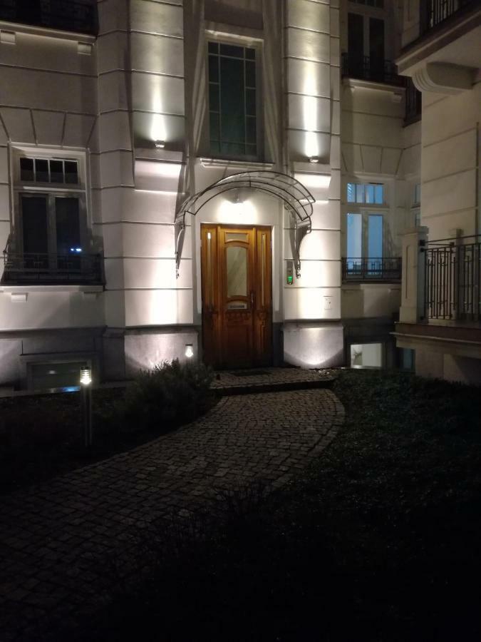 Hoza 50 With A Balcony In Close Center Варшава